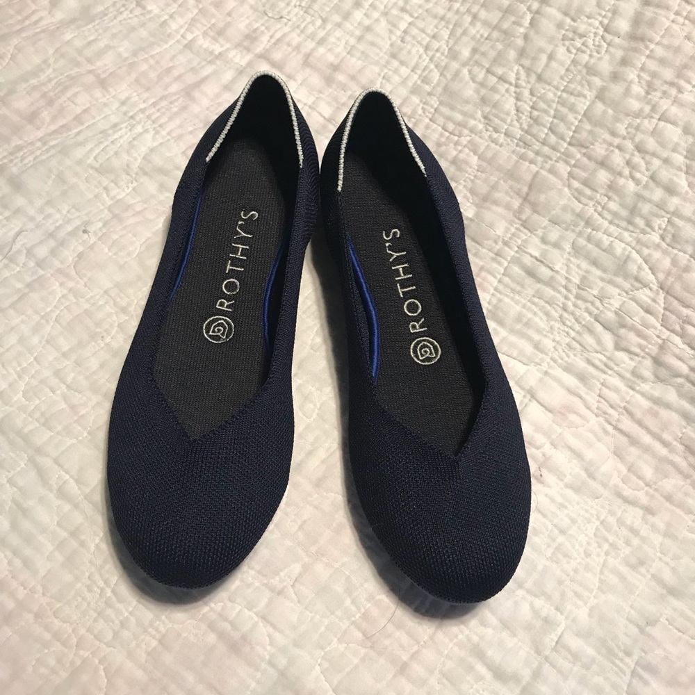 Rothys round toe like new Navy flats